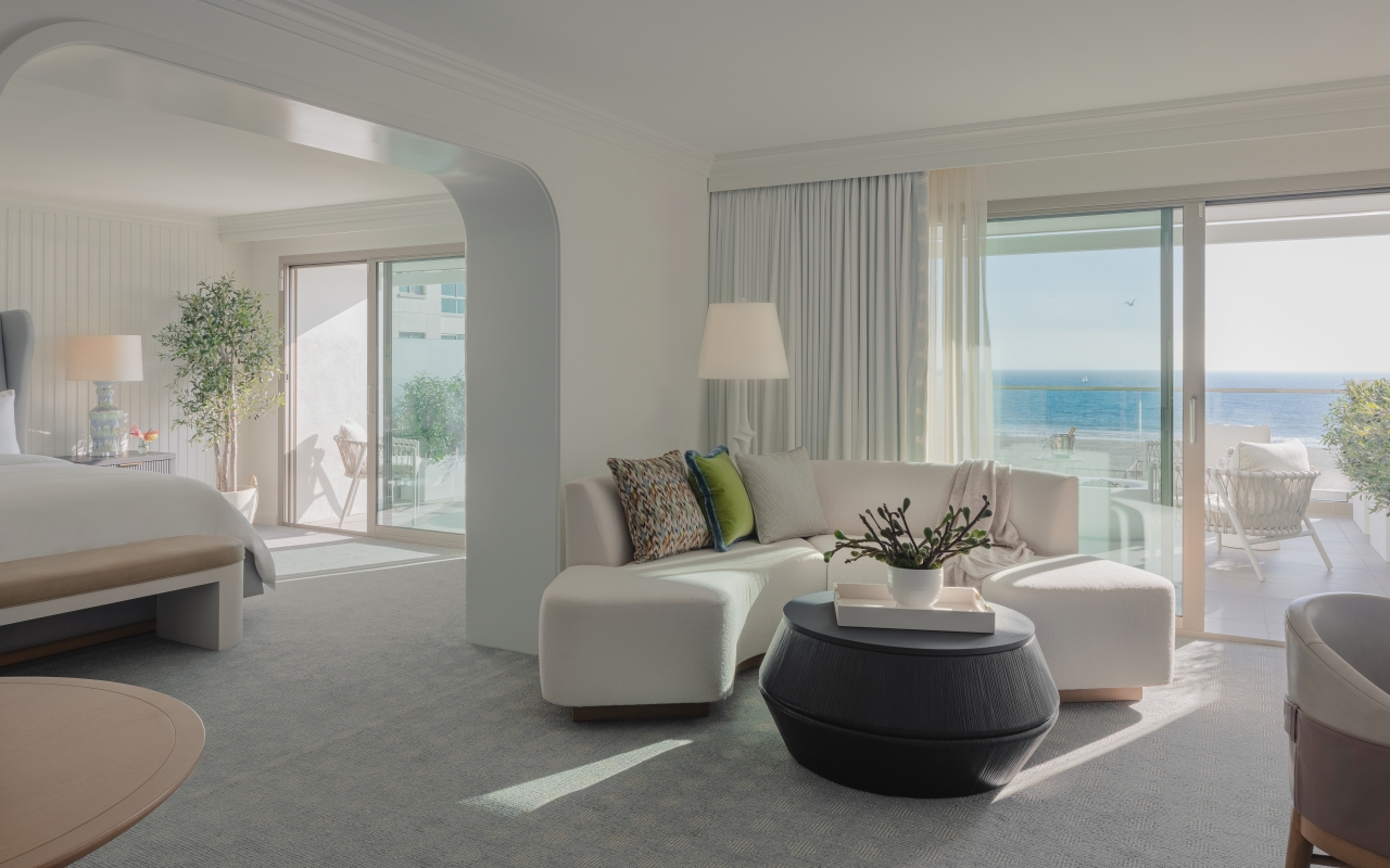 Living Area of The 720 Oceanfront King room