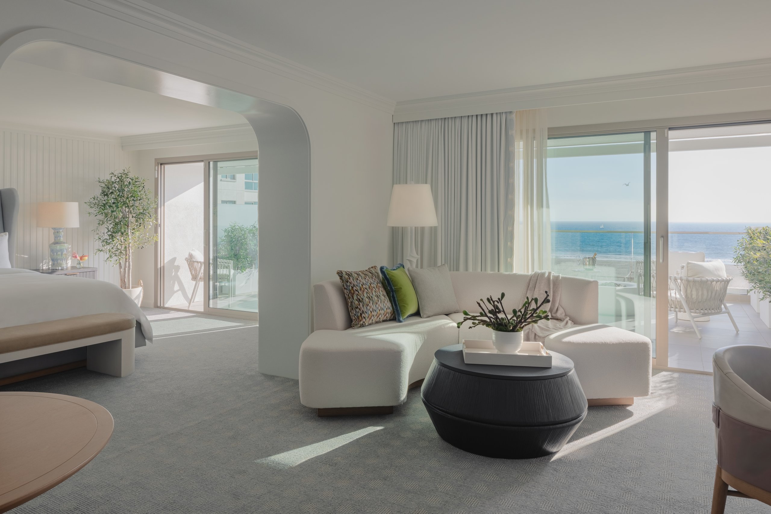 Living Area of The 720 Oceanfront King room